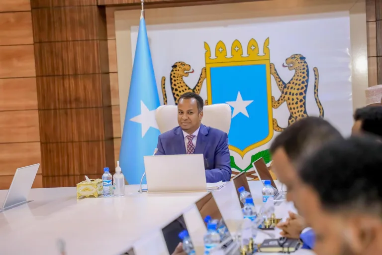 RW ku-xigeenka Somalia oo la shiray guddiga abaabulka iyo taakulada ciidamada.