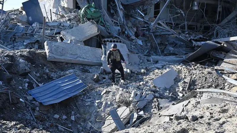 Weerarada Ruushka ee Ukraine “waa sii socdaa” in kasta oo Putin uu ku dhawaaqay “xabad joojinta Easter”